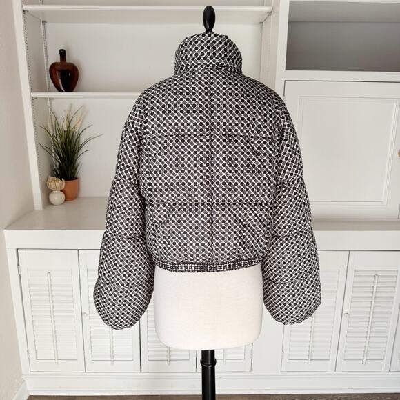Max Studio Black White Geometric Print Cropped Bell Sleeve Puffer Jacket Size M - Picture 3 of 9